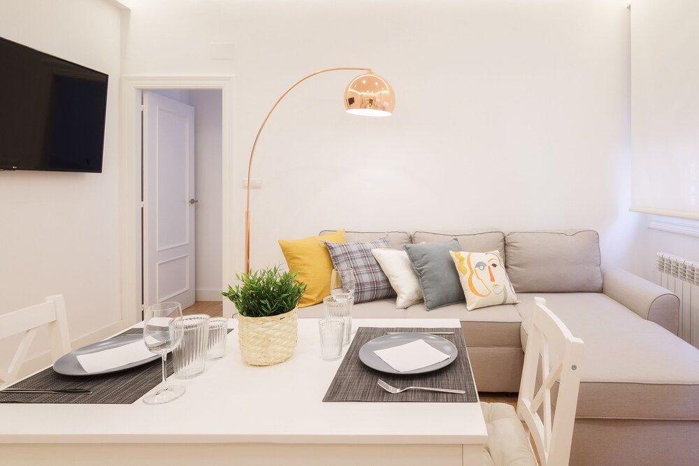 Apto Reformado con encanto by URBANHOSTS Apartment, 2 Bedrooms 10