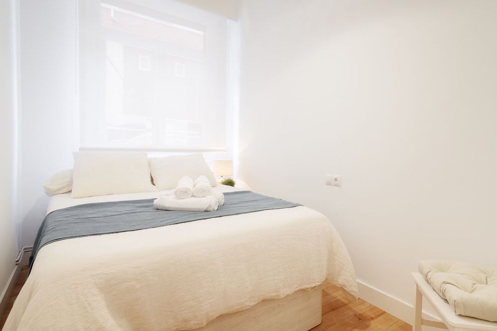 undefined Apto Reformado con encanto by URBANHOSTS 6