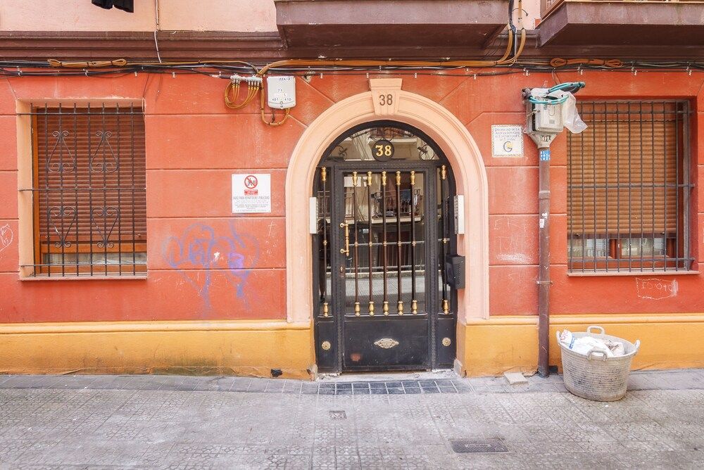 undefined Apto Reformado con encanto by URBANHOSTS 2