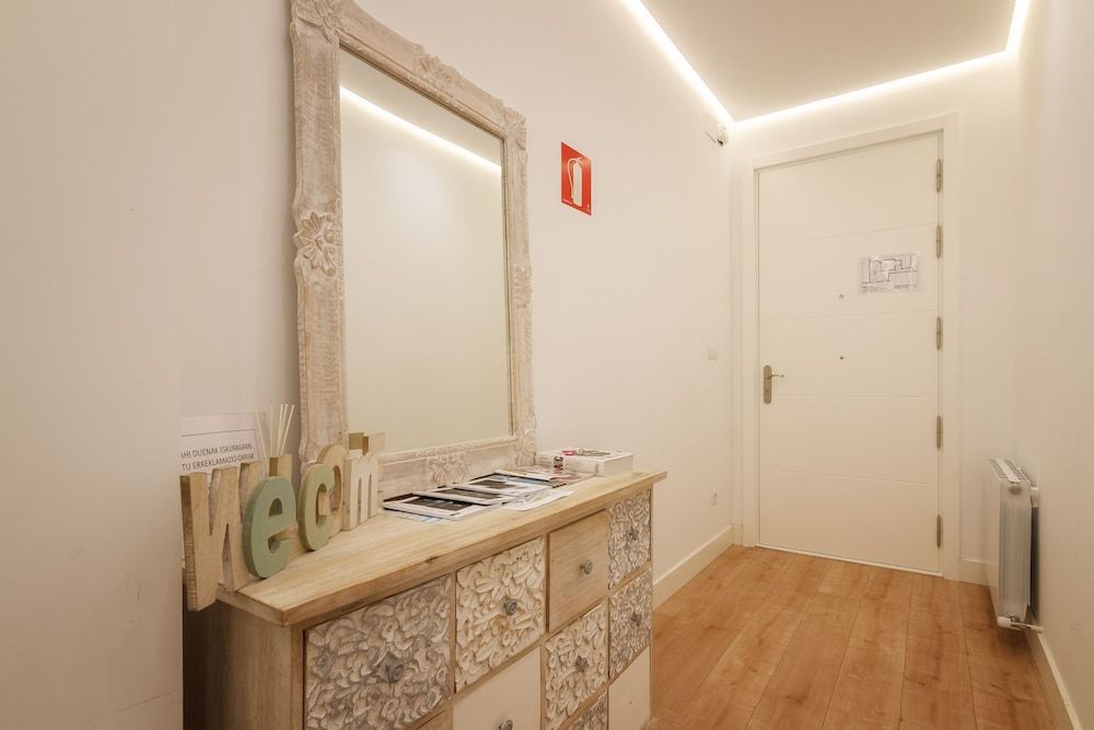 Glamour Guggenheim pinchos by URBANHOSTS Apartment, 2 Bedrooms 14