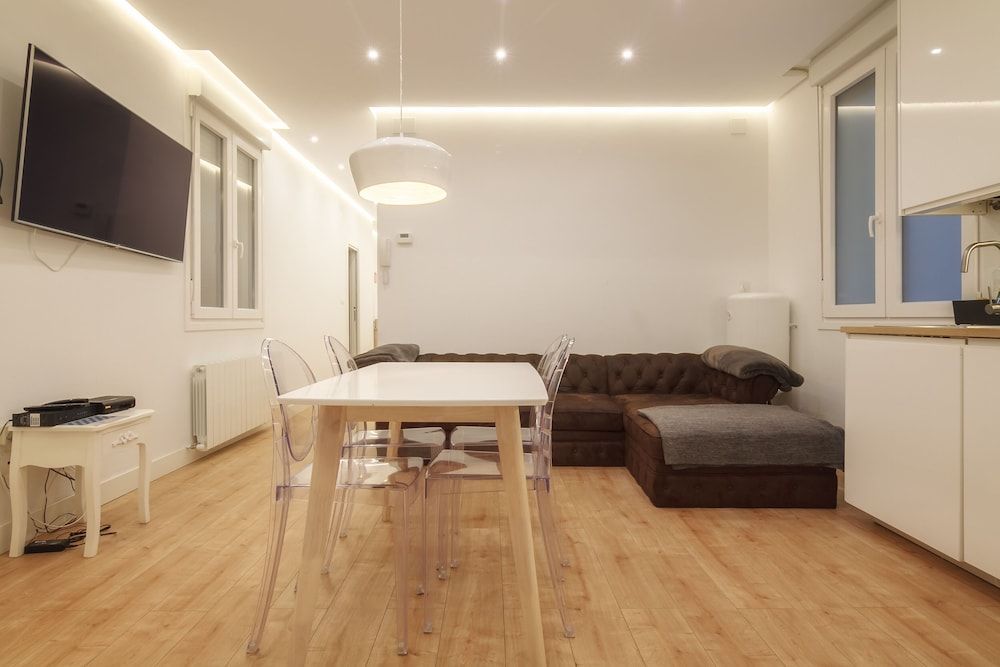 Glamour Guggenheim pinchos by URBANHOSTS Apartment, 2 Bedrooms 10