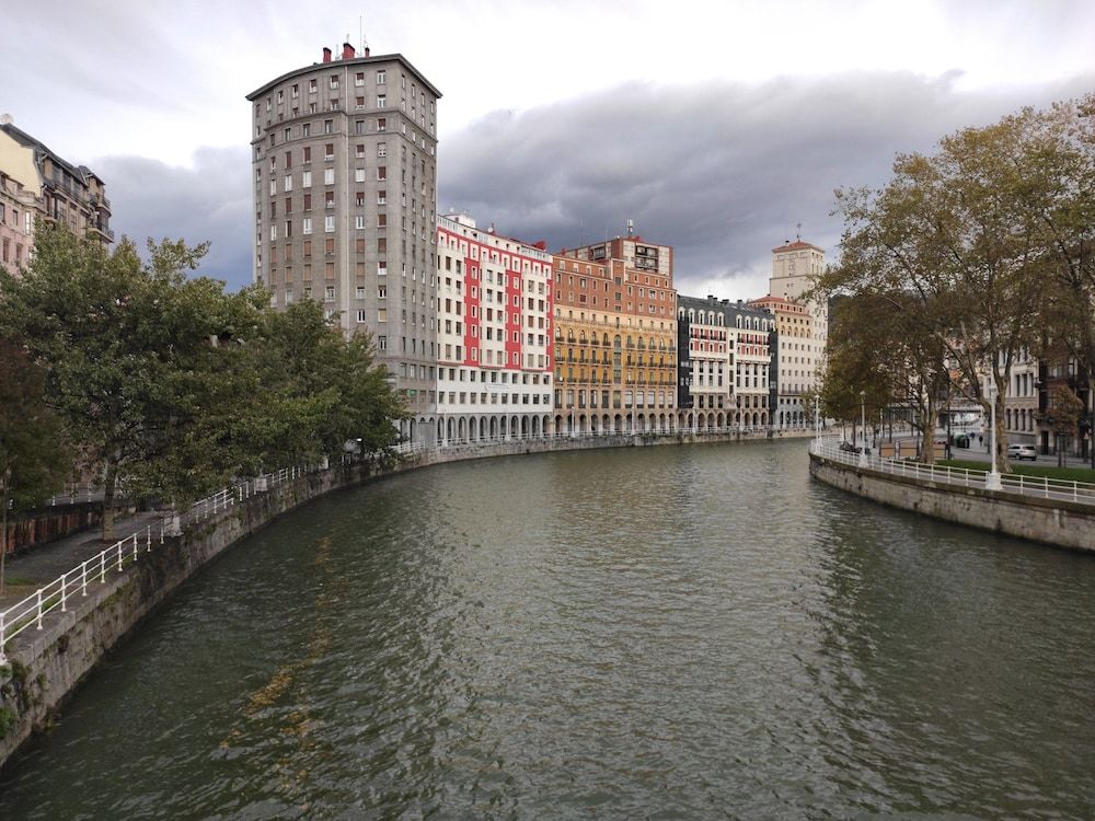 Glamour Guggenheim pinchos by URBANHOSTS Apartment, 2 Bedrooms 16