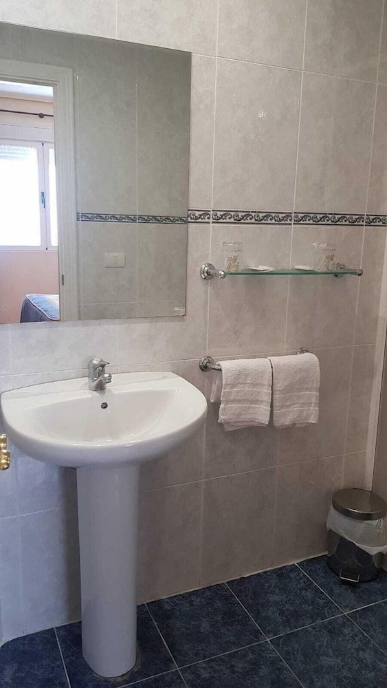 Pensión Bilbao Standard Triple Room, 3 Twin Beds 4