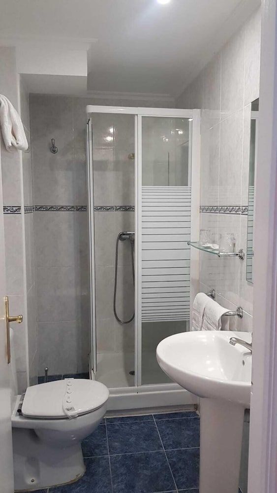 Pensión Bilbao Standard Triple Room, 3 Twin Beds 5