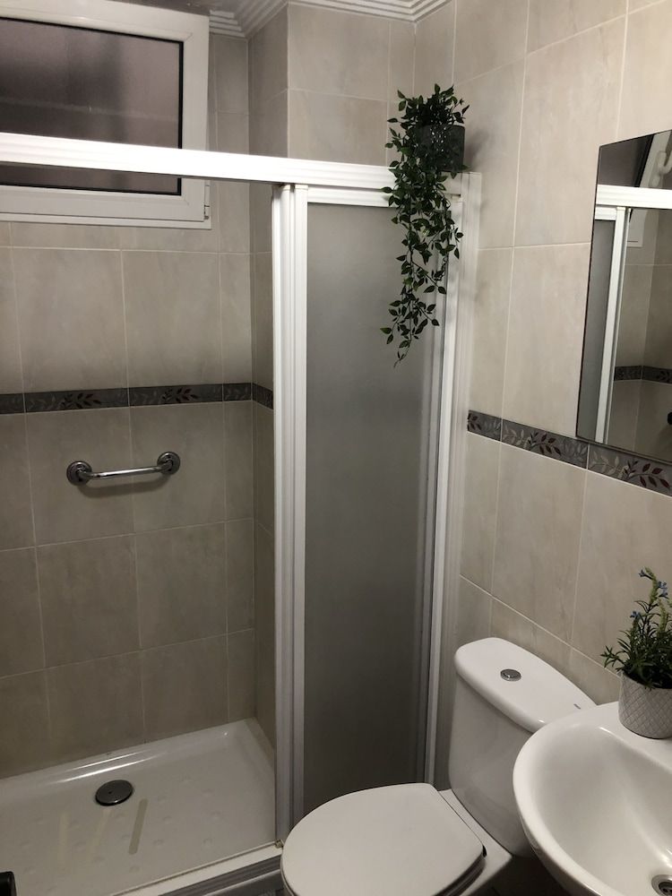 Pensión Arias Double or Twin Room, Shared Bathroom 13