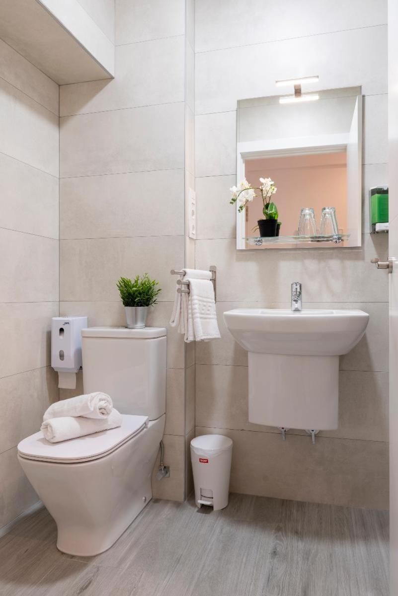 Quadruple Room with Private Bathroom