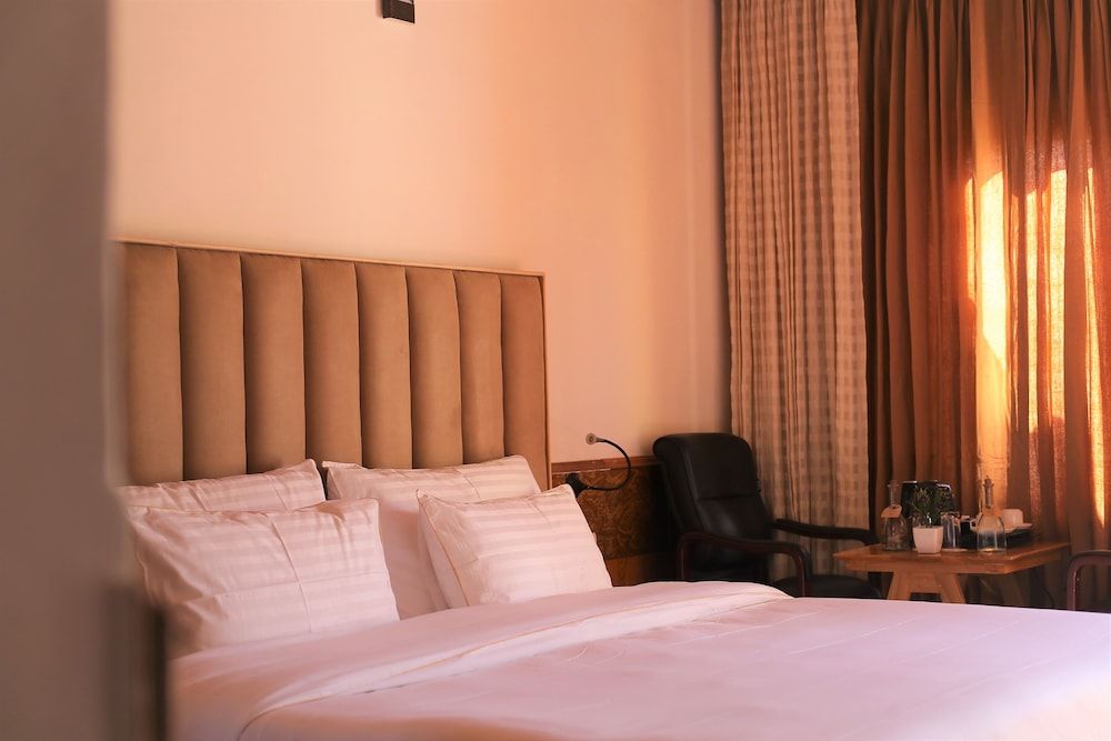 Hotel Cho Palace Superior Room 8