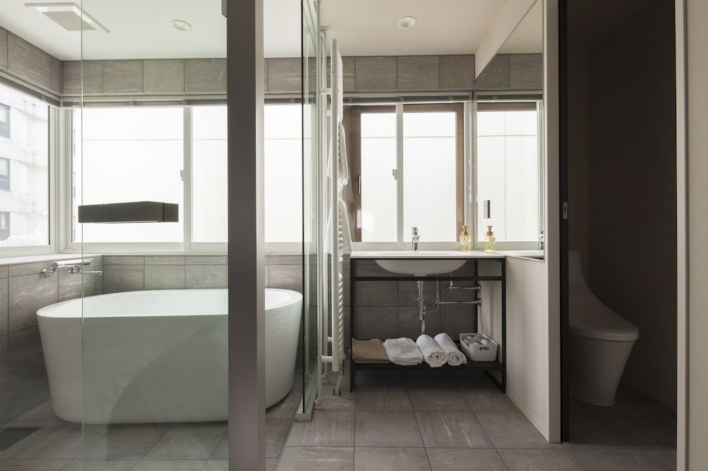 Kuranoya Sapporo Private Vacation Home (4 Bedrooms+5 Toilets+4 Bathrooms+3 Kitchens) 9