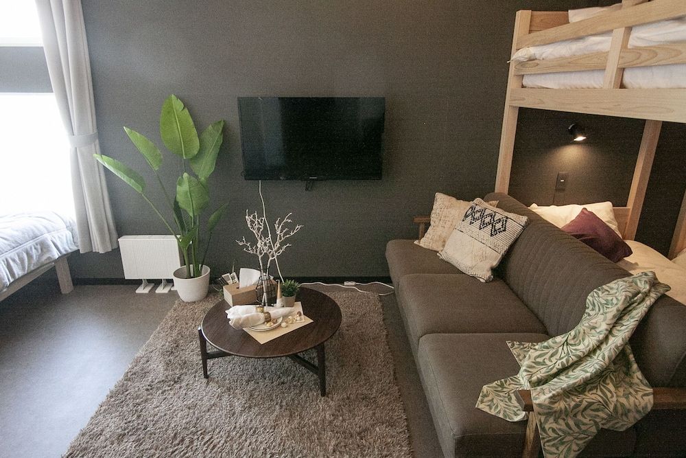 UCHI Living stay ekolu Group Stay with Kitchen Room 3 4