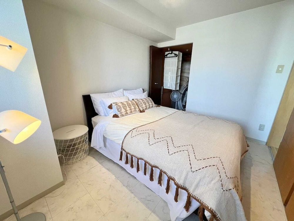 AMS Tower Nakajima Apartment (1802)