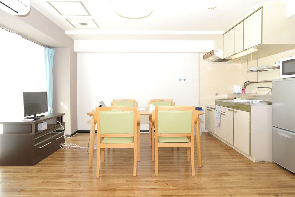 undefined Heights Showa 702 7