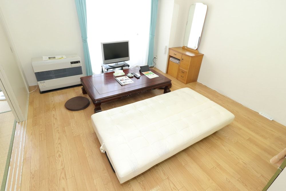 Heights Showa 202 Apartment (202) 14