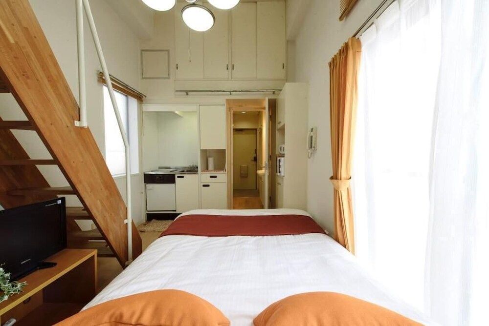 undefined Opus 702 9