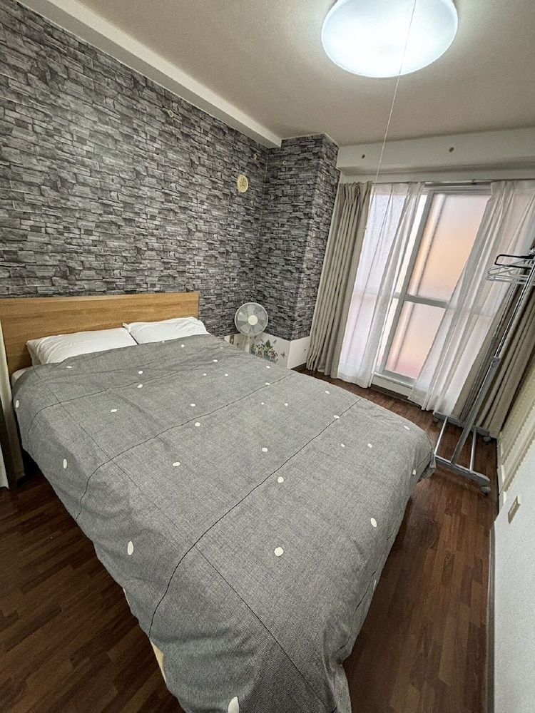 Room 303 Mattress can be used only when used by 3 people