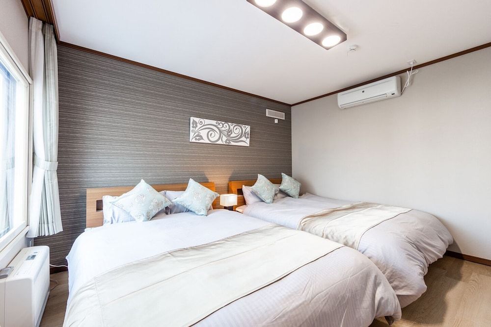 The Phoenix Private Vacation Home, Non Smoking 7