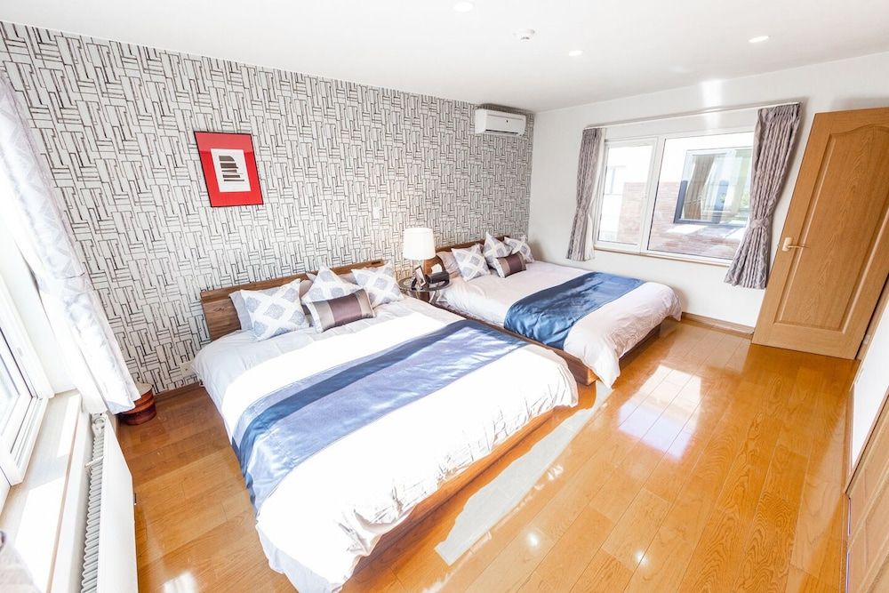 The Worldwide House Private Vacation Home, Non Smoking 7