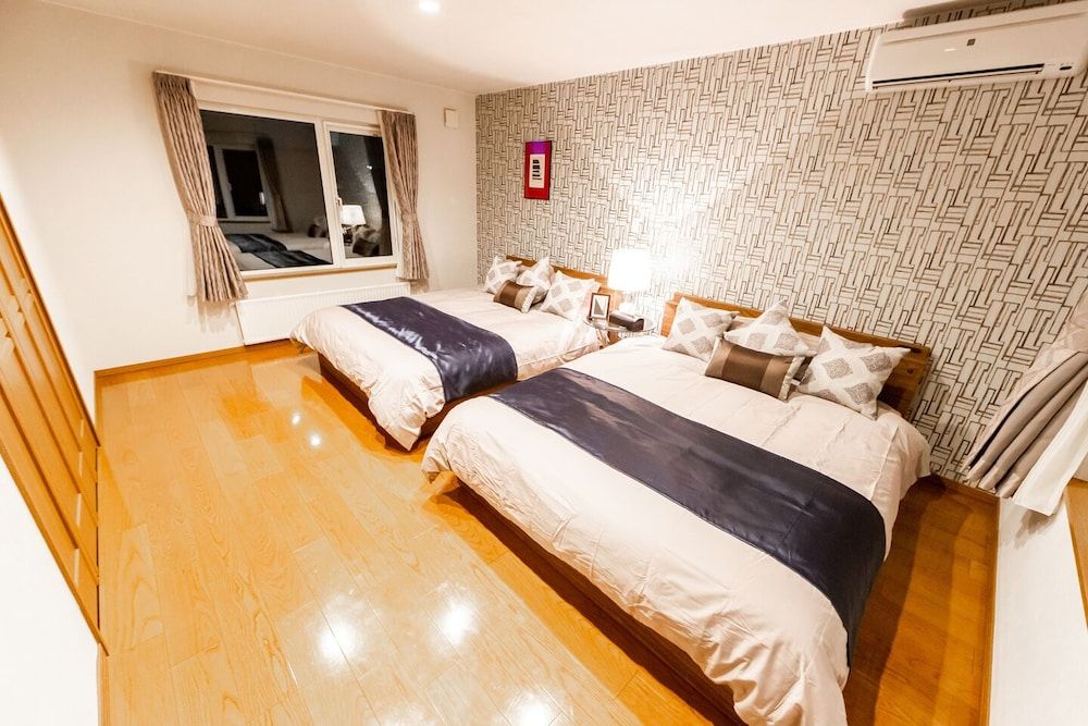 The Worldwide House Private Vacation Home, Non Smoking 2