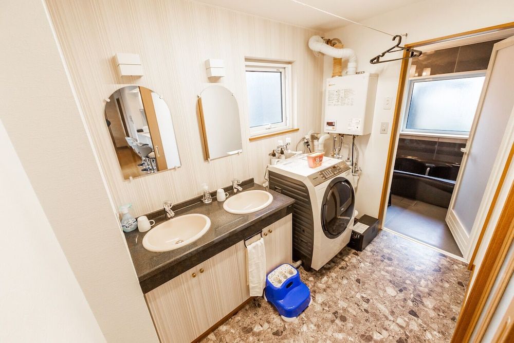 The Worldwide House Private Vacation Home, Non Smoking 24