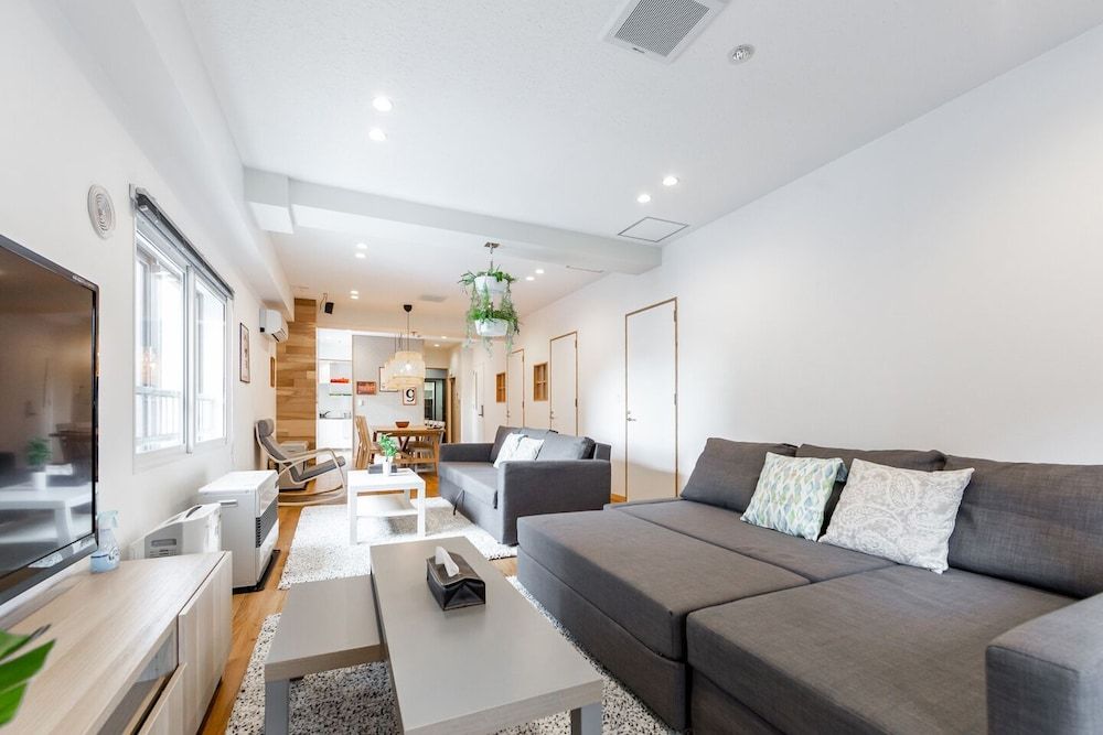 undefined The East Avenue 8