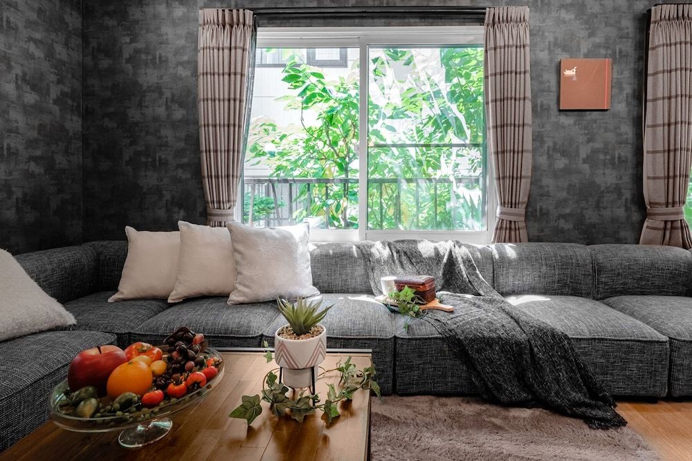 The Secret Condo, Non Smoking 17