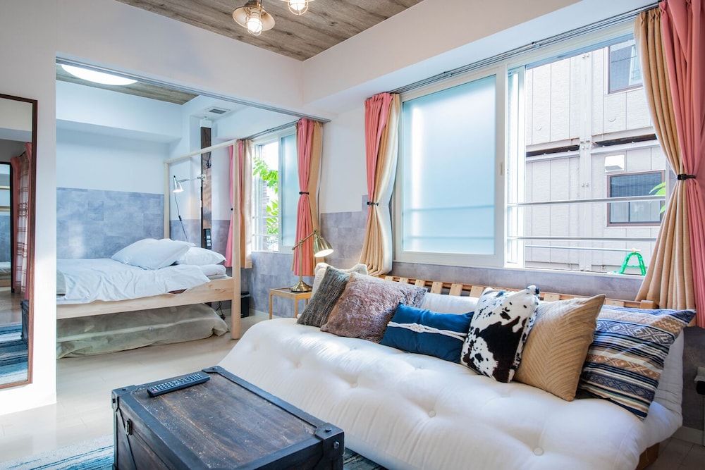 CLASSE TROIS Apartment 11