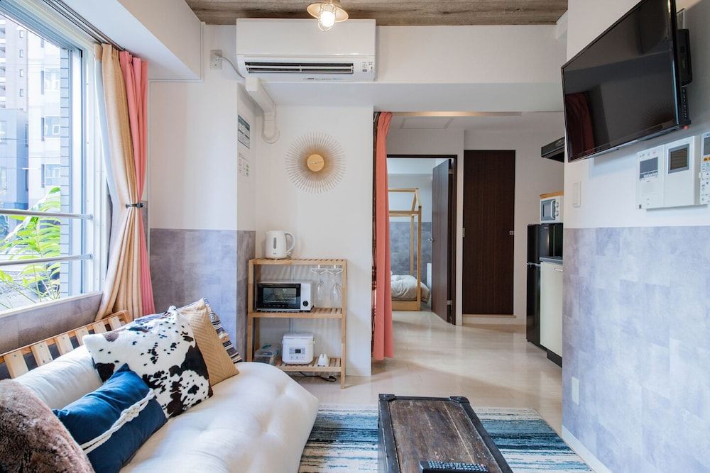 CLASSE TROIS Apartment 12