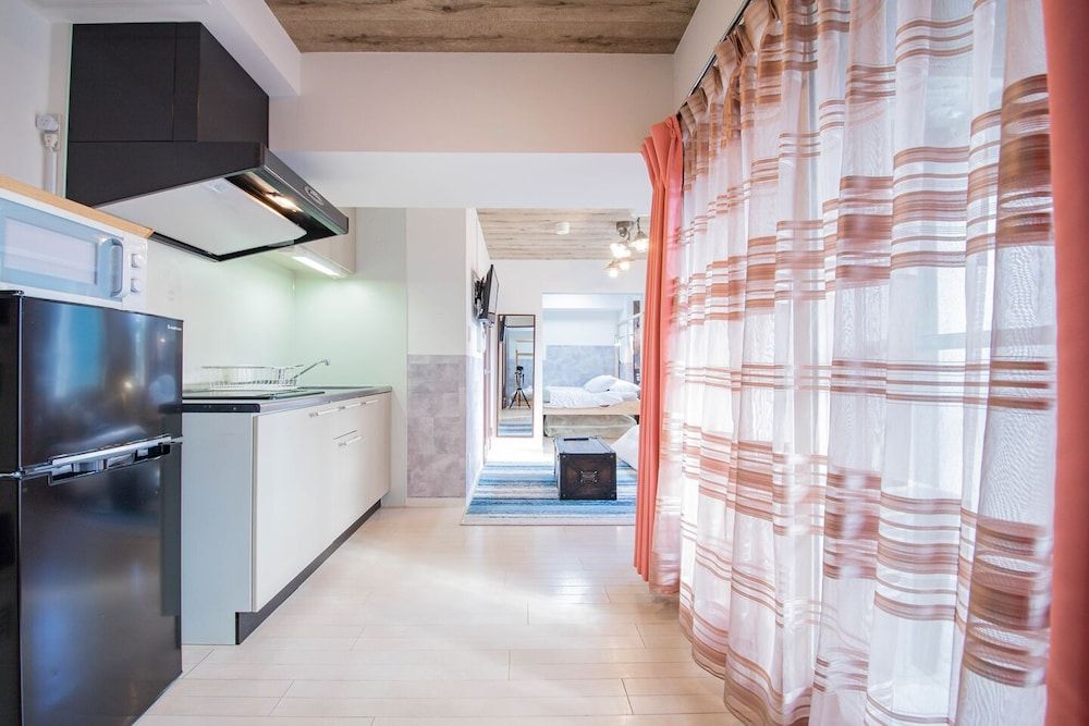 CLASSE TROIS Apartment 9