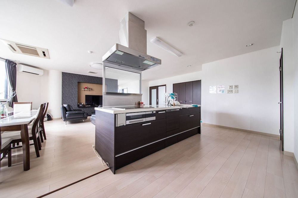 undefined ROADSIDE HOUSE 7