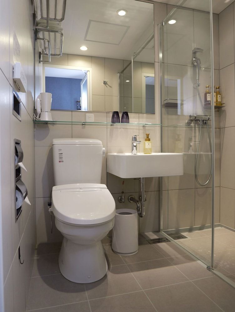 Travelodge Sapporo Susukino Superior Double Room 5