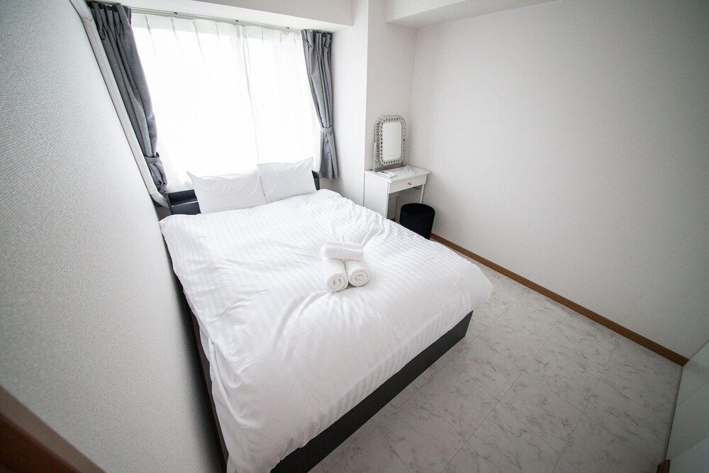 PRIMAL 2002 Basic Apartment 6