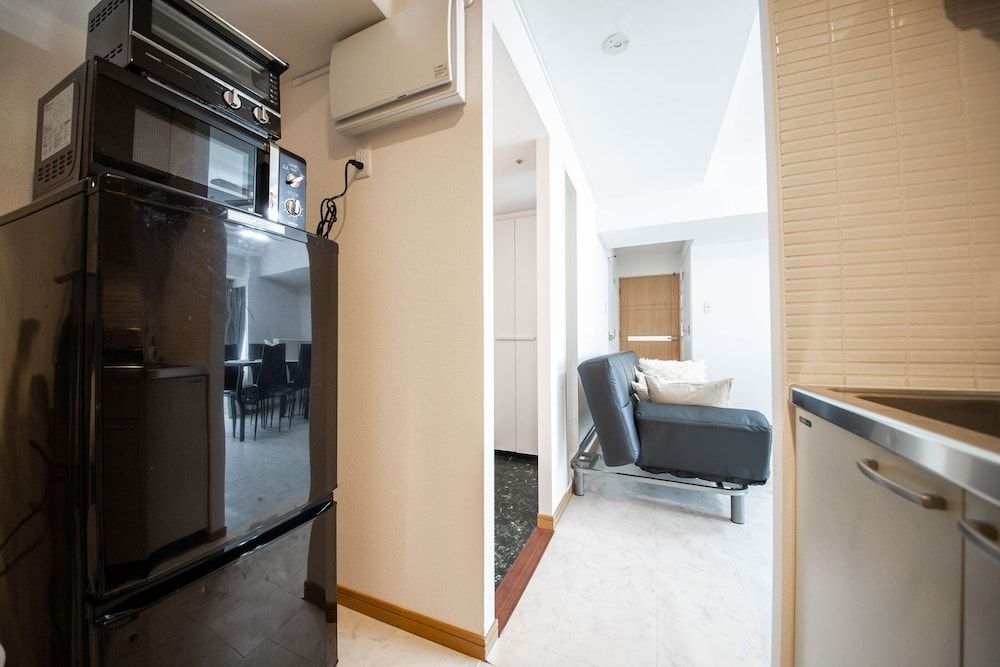 PRIMAL 2002 Basic Apartment 24