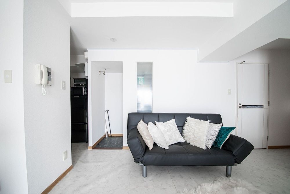 PRIMAL 2002 Basic Apartment 28