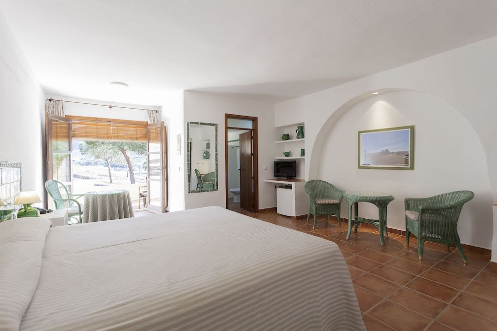 Double Room (2 adults + 1 child)