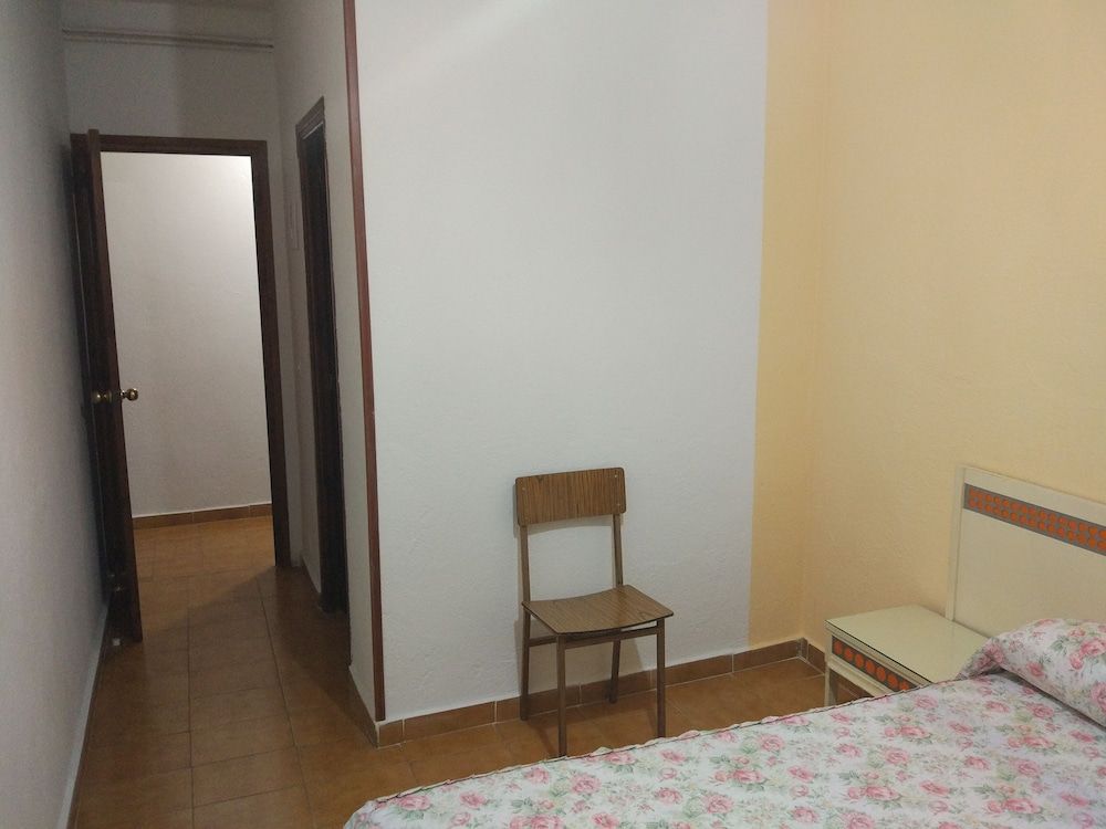 Single Room, Private Bathroom