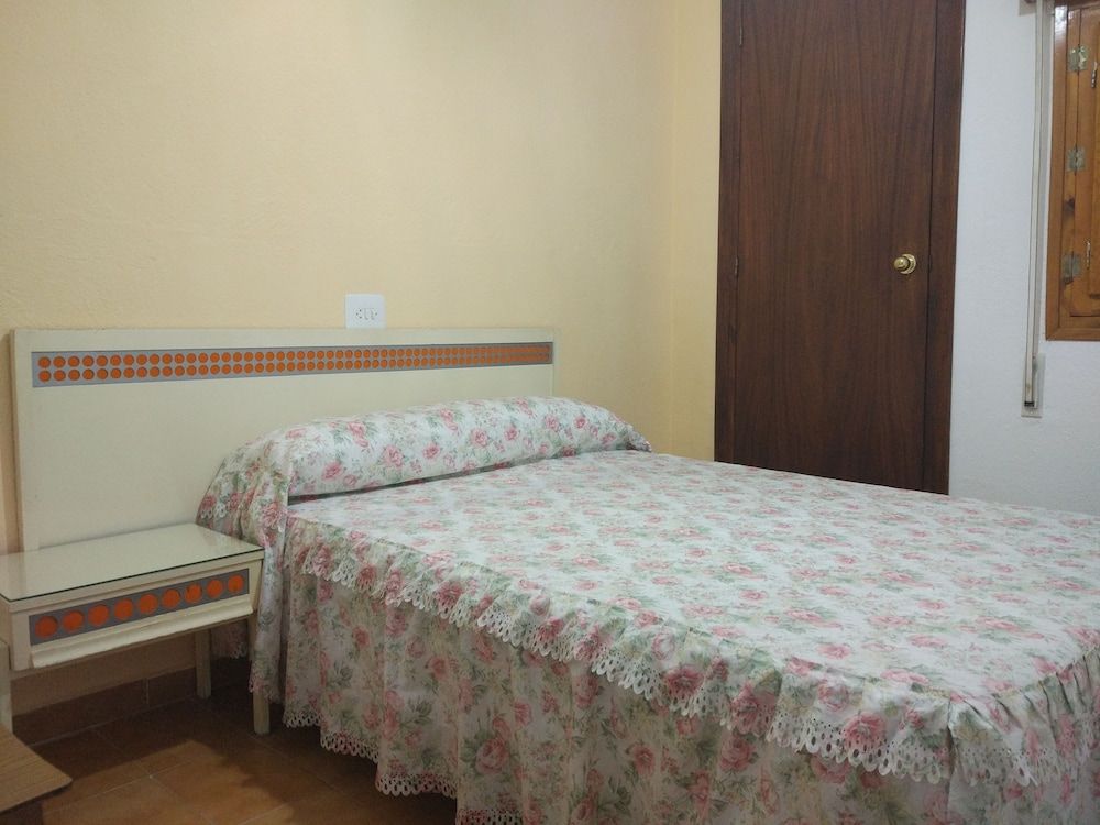 Single Room, Private Bathroom