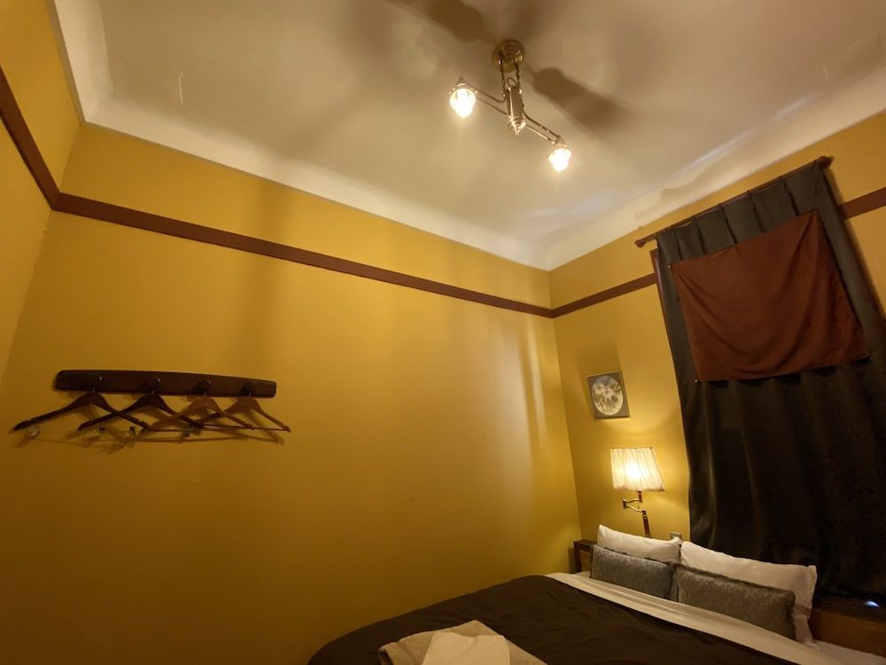 203 Queen Bed Room