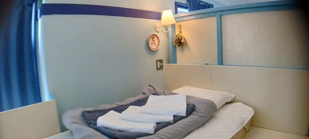 201 female shared dormitory room bunk bed