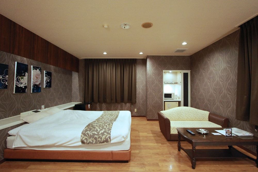 Standard Queen Room