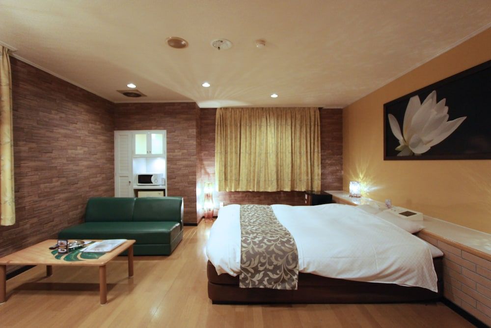 Standard Queen Room