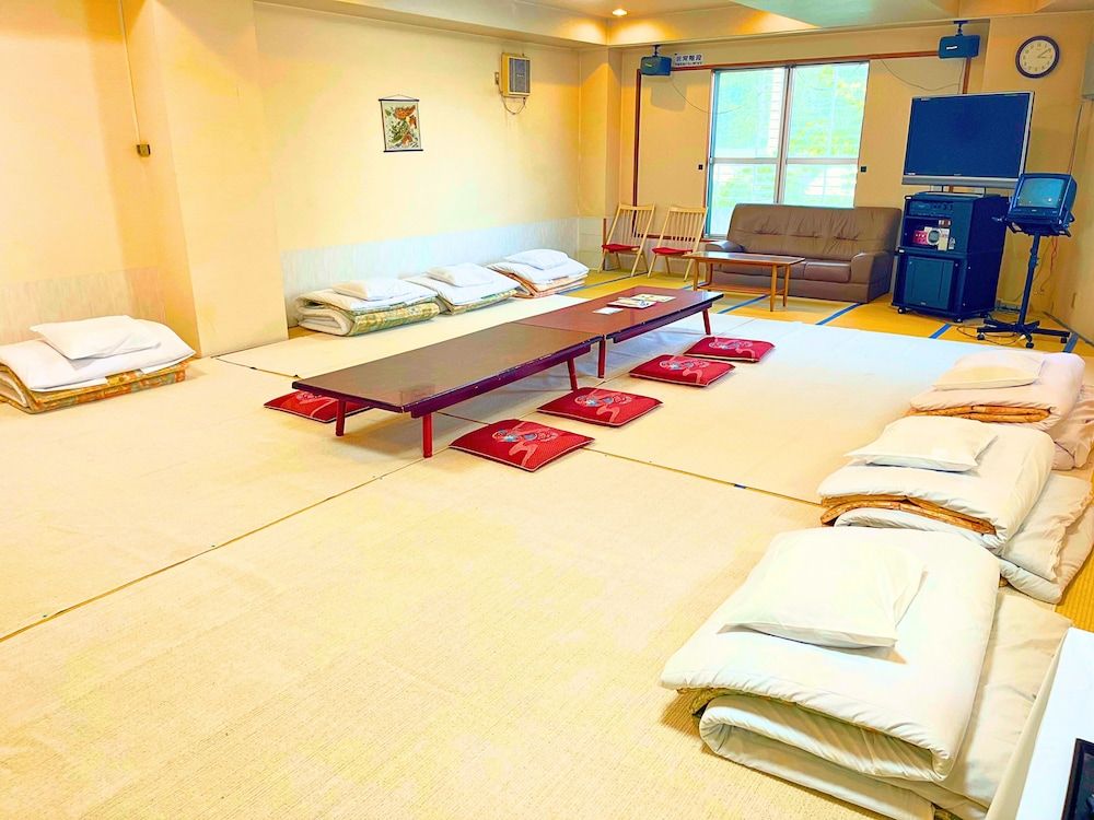 Japanese-style room for 10 people with shared bathroom