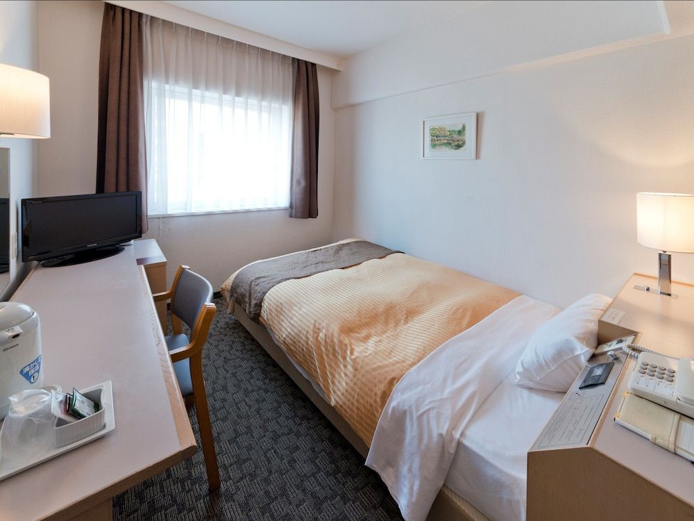 Standard Single Room, 1 Large Twin Bed, Smoking