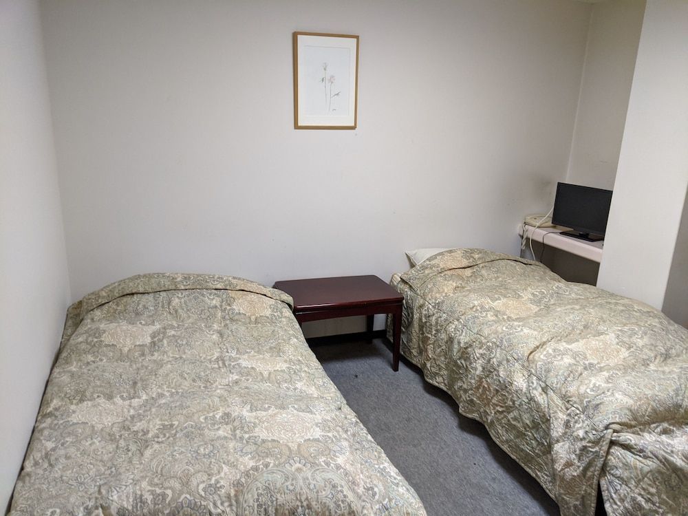 Twin Room, 2 Twin Beds, Non Smoking, Shared Bathroom