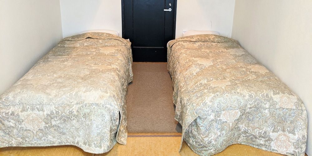 Twin Room, 2 Twin Beds, Non Smoking, Shared Bathroom