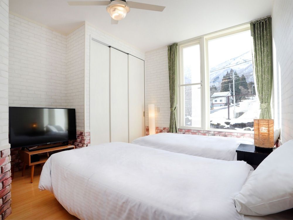 Classic Double Room (for 3 Guests, Japanese Western Style)