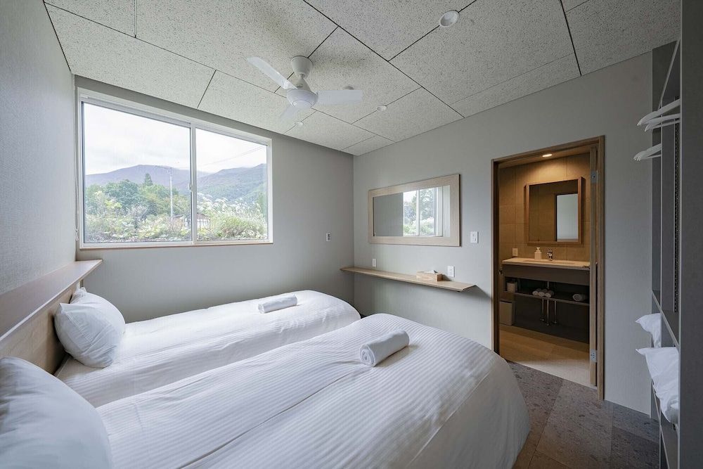 Luxury Chalet, 5 Bedroom, Mountain View, Balcony, Kitchen
