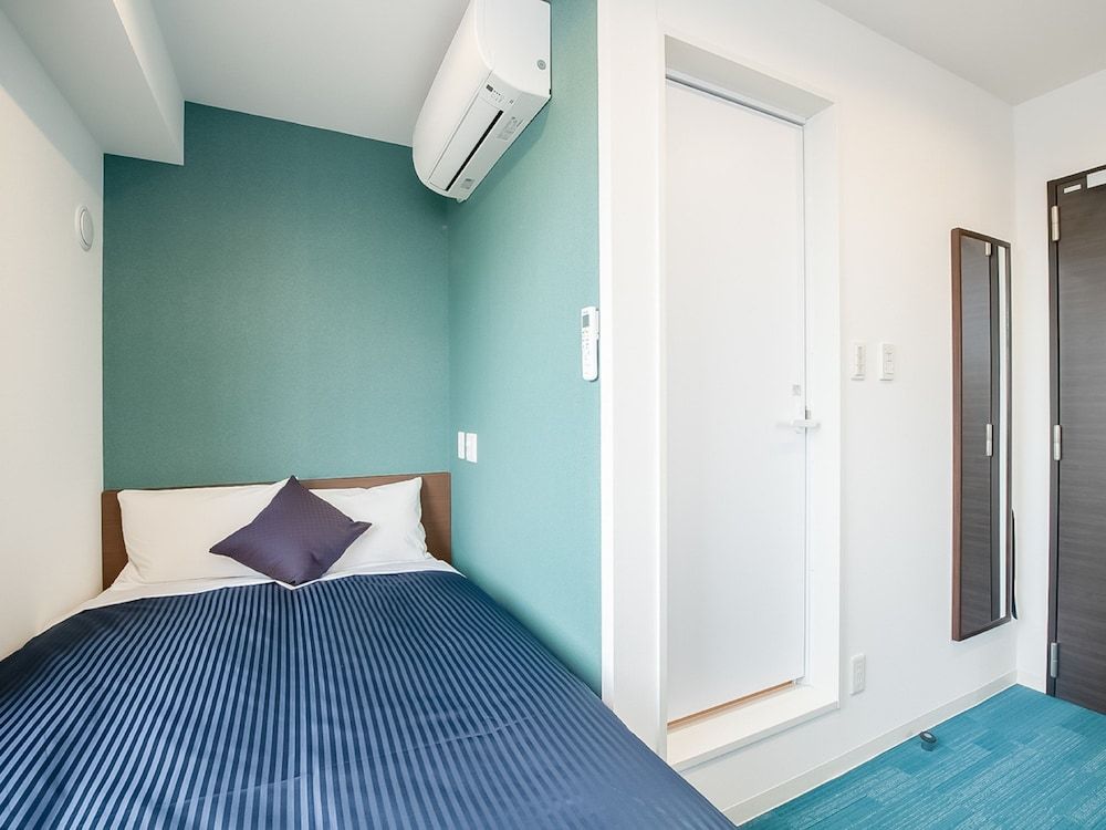 Single Room, Smoking
