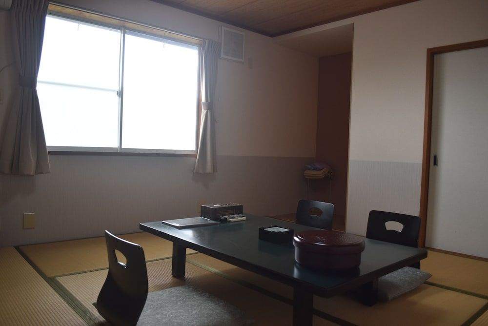 Japanese Style Room for 4 guests – Shared Bathroom