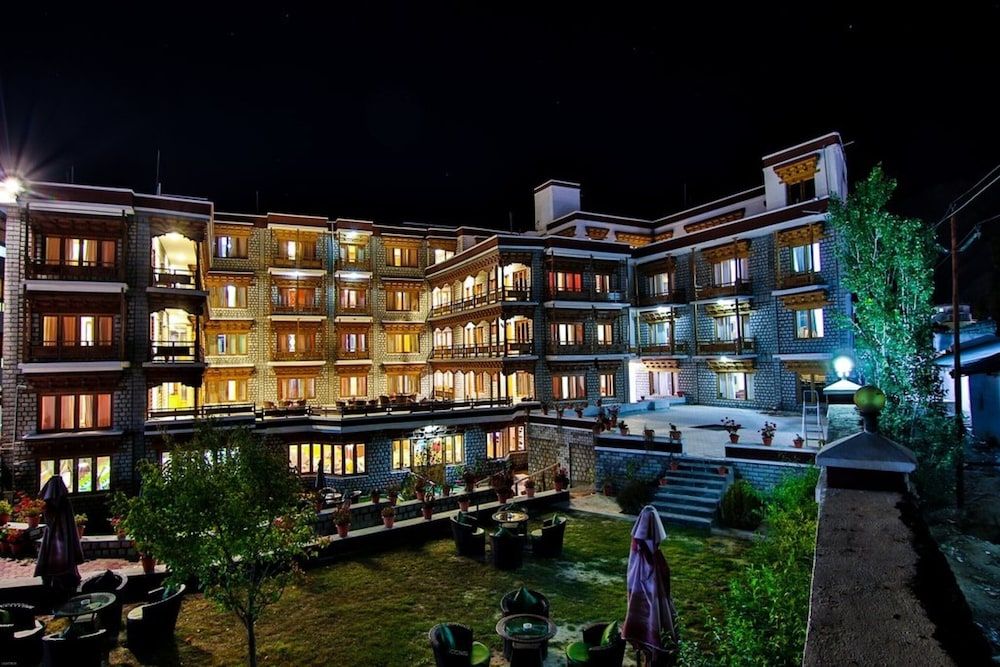 undefined Hotel Shangrila 7