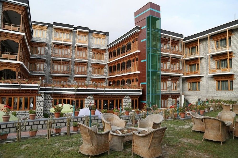 undefined Hotel Shangrila 10