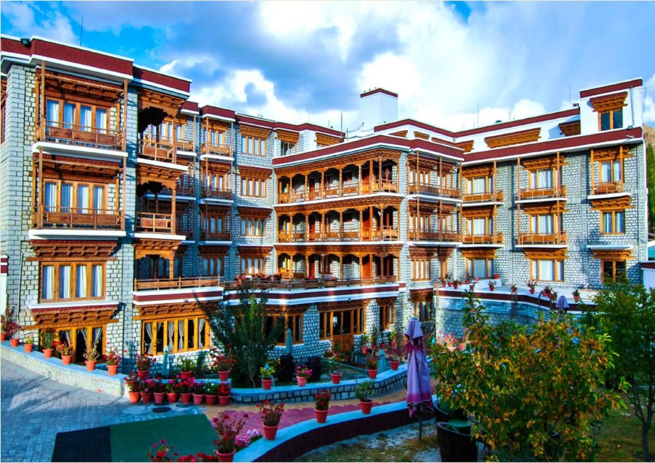 undefined Hotel Shangrila
